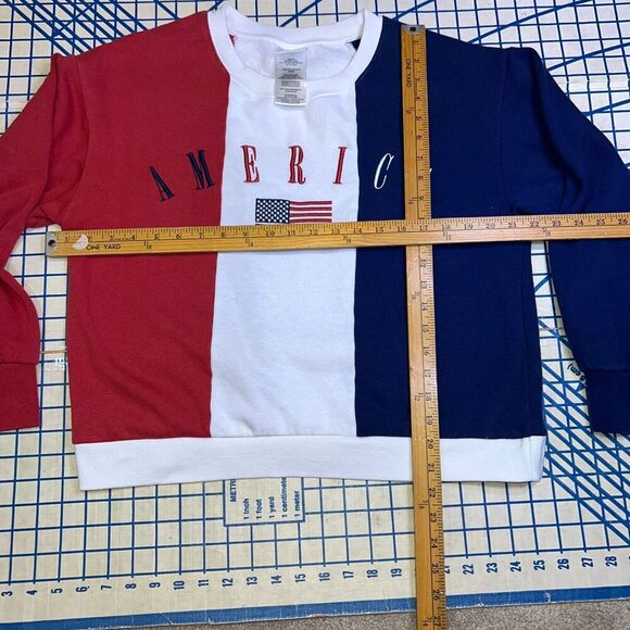 America Striped Crewneck Sweatshirt Size Medium IML Long Sleeve Pullover - Picture 9 of 9